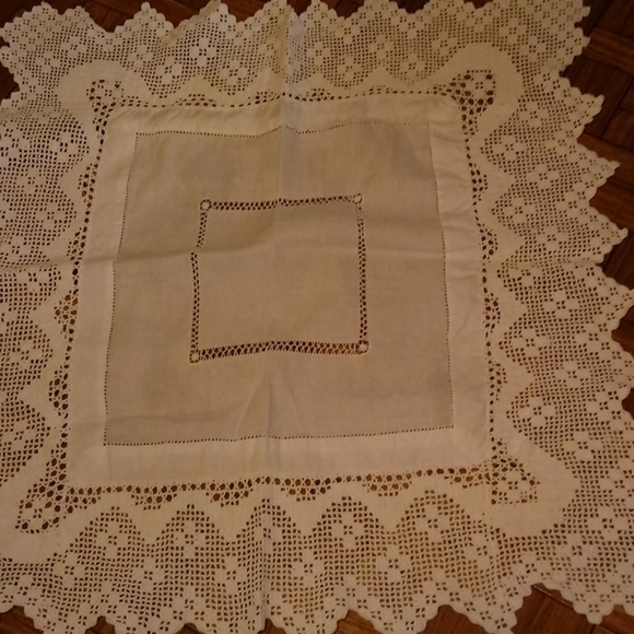 unkown Other - Crochet lace table topper 31 by 31